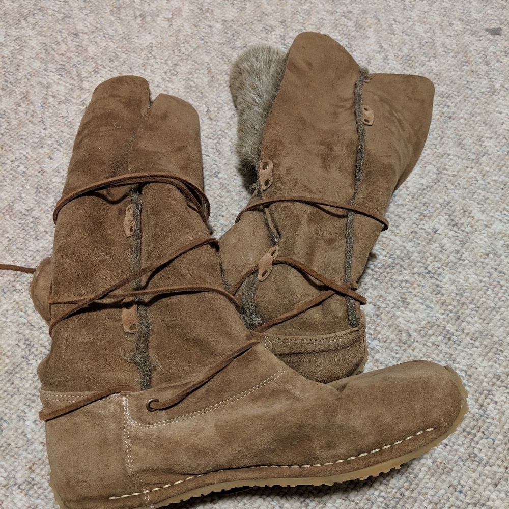 Brown faux fur lace up boots